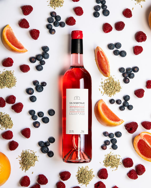 榮獲Guía Peñin 86分好評，略帶甜味的紅色莓果香氣撲鼻而來。口感順滑，帶有鹹香的成熟水果香氣，並伴隨著淡淡的糕點和草莓香氣，口感細膩平衡，餘味中帶有一絲紅色漿果的芬芳。