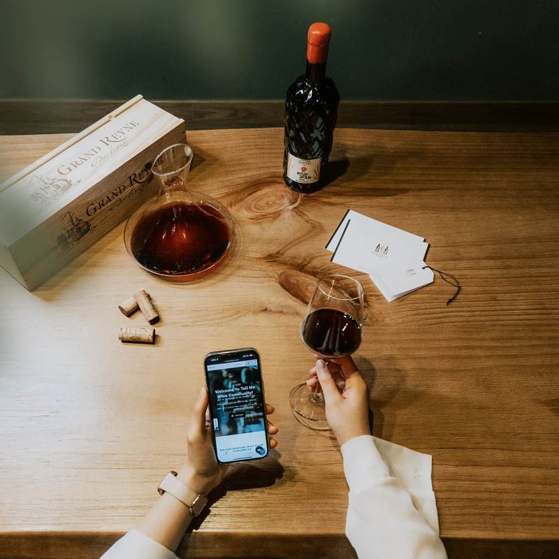 月底享用神秘美酒！每月驚喜，享最高價！與世界各地的葡萄酒愛好者齊聚一堂，參與餐飲活動。透過我們的論壇分享和交流，找到你的葡萄酒靈魂伴侶！